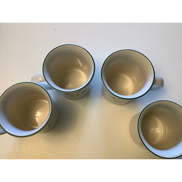 Pfaltzgraff Winterberry Porcelain Holiday Mugs Set of 4 Hot - Picture 3 of 4